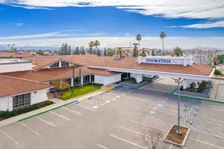 DoubleTree by Hilton - 19