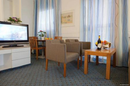 Best Western Regency Suites - 33