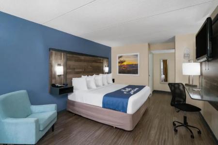 Days Inn by Wyndham North - 21
