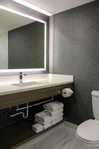 Radisson Blu Vancouver Airport & Marina - 8