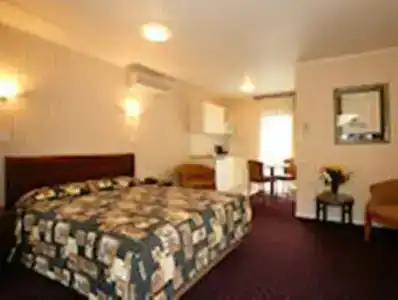 Cornwall Park Motor Inn - 25