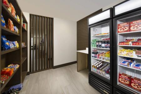 Holiday Inn Express & Suites, an IHG - 9