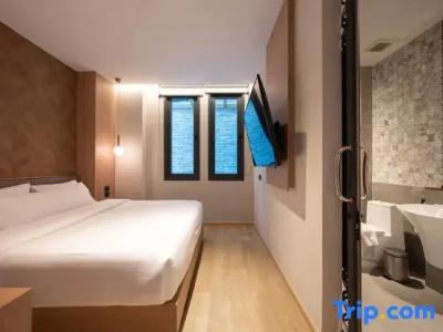Shan Villas Sukhumvit - 360