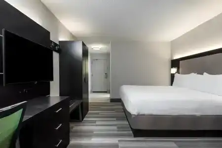 Holiday Inn Express & Suites i-95 & i-20 Civic Ctr, An Ihg - 40