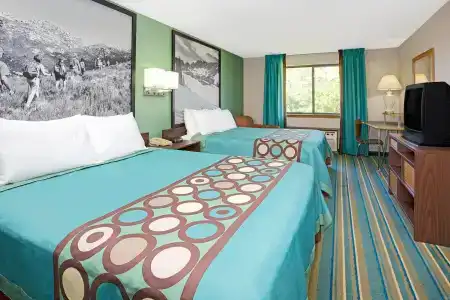 Super 8 by Wyndham Denver Stapleton - 11