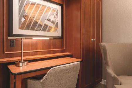 Hampton Inn-Airport - 41