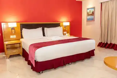 Holiday Inn, An Ihg - 77