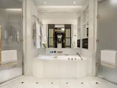 The Peninsula - 11