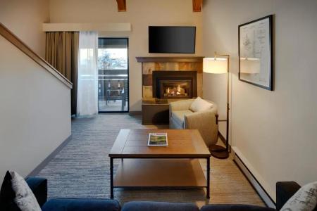 DoubleTree by Hilton - 42