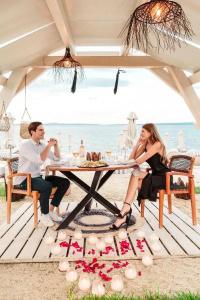 Blue Carpet Luxury Suites - 27