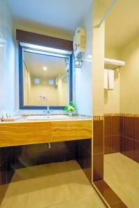 Golden Beach Cha-Am - 100