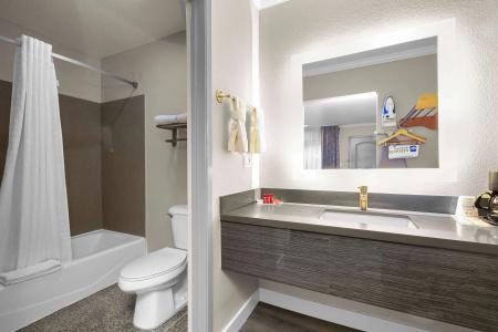Howard Johnson by Wyndham San Francisco Marina District - 45