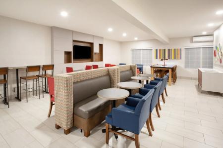 Holiday Inn Express & Suites, an IHG - 25