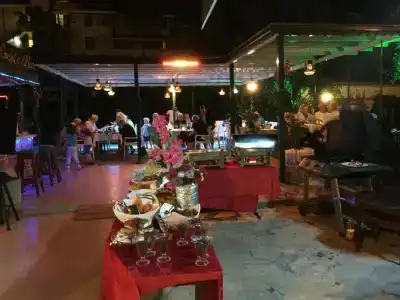 Side Linda Apart - 16