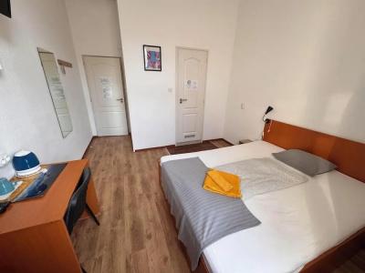Omega Guesthouse Budapest - 43
