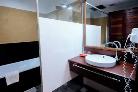 Royal Crown & Spa - 16