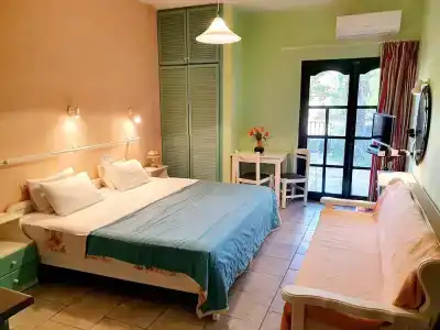 Dioskouroi Apts - 83