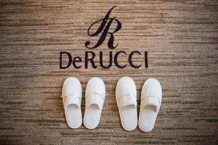 DeRUCCI - 30