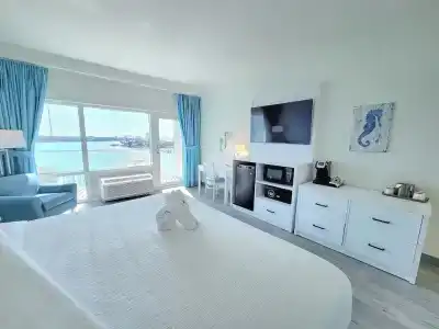 Sea Captain on the Bay - 76