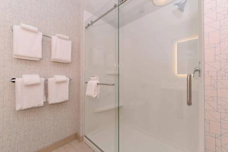 Holiday Inn Express & Suites - St. Petersburg - Madeira Beach, an IHG - 9