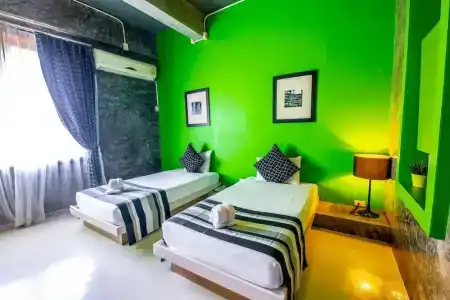 The b Ranong Trend - 44