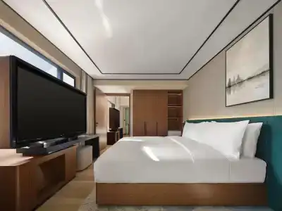 Hilton Garden Inn West Lake - 84
