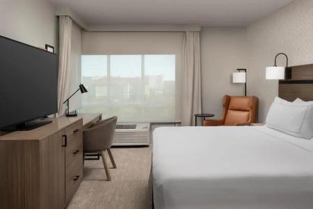 Doubletree by Hilton Hamilton Place - 84