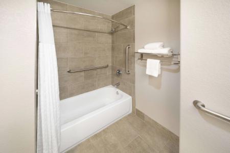 Days Inn & Suites By Wyndham San Antonio Near At&t Center - 9