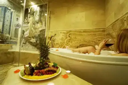 Roma Cave Suite - 50