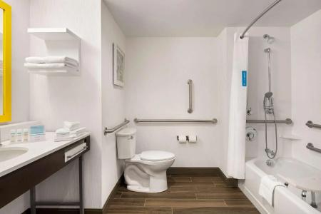 Hampton Inn & Suites West - 29