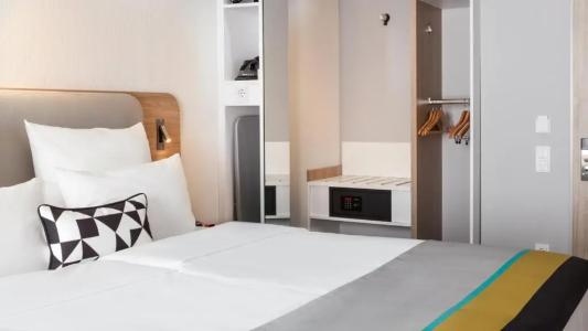 Holiday Inn Express - 46