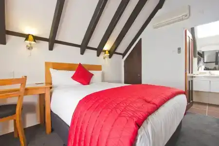 Knights Inn - 70