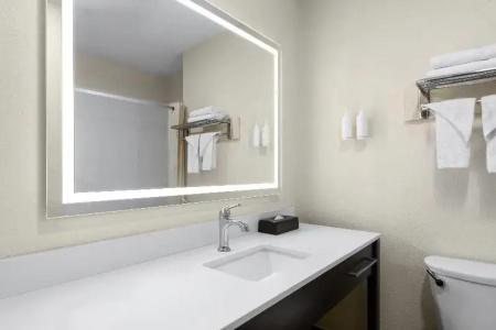 Super 8 by Wyndham New Orleans - 37