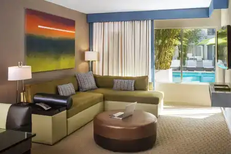 Sunset Marquis - 5
