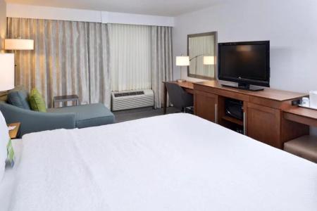 Hampton Inn & Suites by Hilton University NW - 43