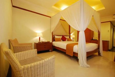 Yulia Beach Inn Kuta - 42
