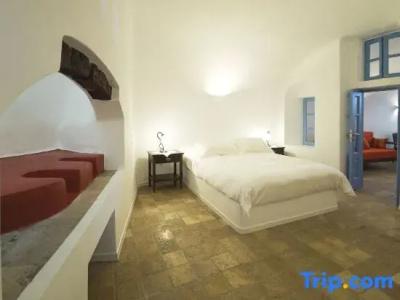 Pantelia Suites - 125