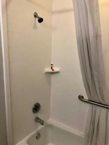 Days Inn & Suites by Wyndham - 22