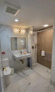 Green Island Inn - 104
