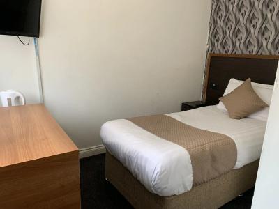 Trivelles - Manchester - Cross Lane - 18