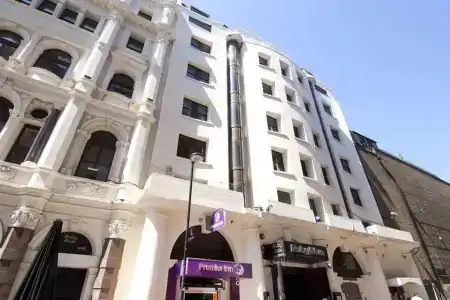 Premier Inn Leicester Square - 3