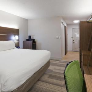 Holiday Inn Express & Suites-Golden Valley, an IHG - 33