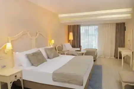 DoubleTree by Hilton Cesme Alacati Beach Resort - 57