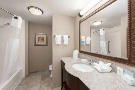 Hampton Inn - Hills - 44