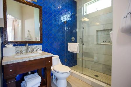 Triada, Autograph Collection - 46