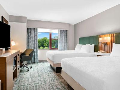 Hampton Inn & Suites - 53