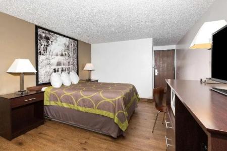 Super 8 by Wyndham/Brooks Street - 26