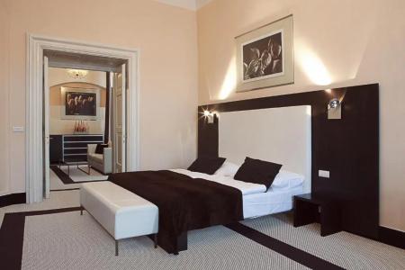 Old Town Square Residence by Emblem - 70