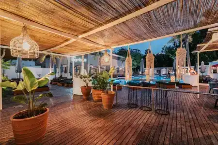 Bamboo Suites Boutique - 13