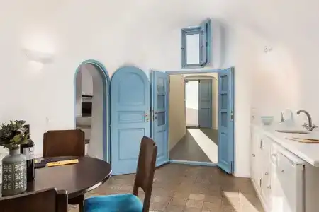 Pantelia Suites - 254